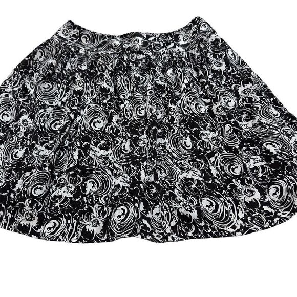 Peter Nygard Black & White Print Flowy Mini Skirt Size 6 - Picture 4 of 11